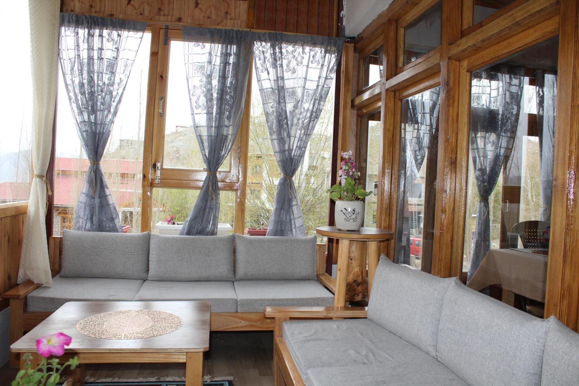 Karma Lodge Leh Exteriör bild