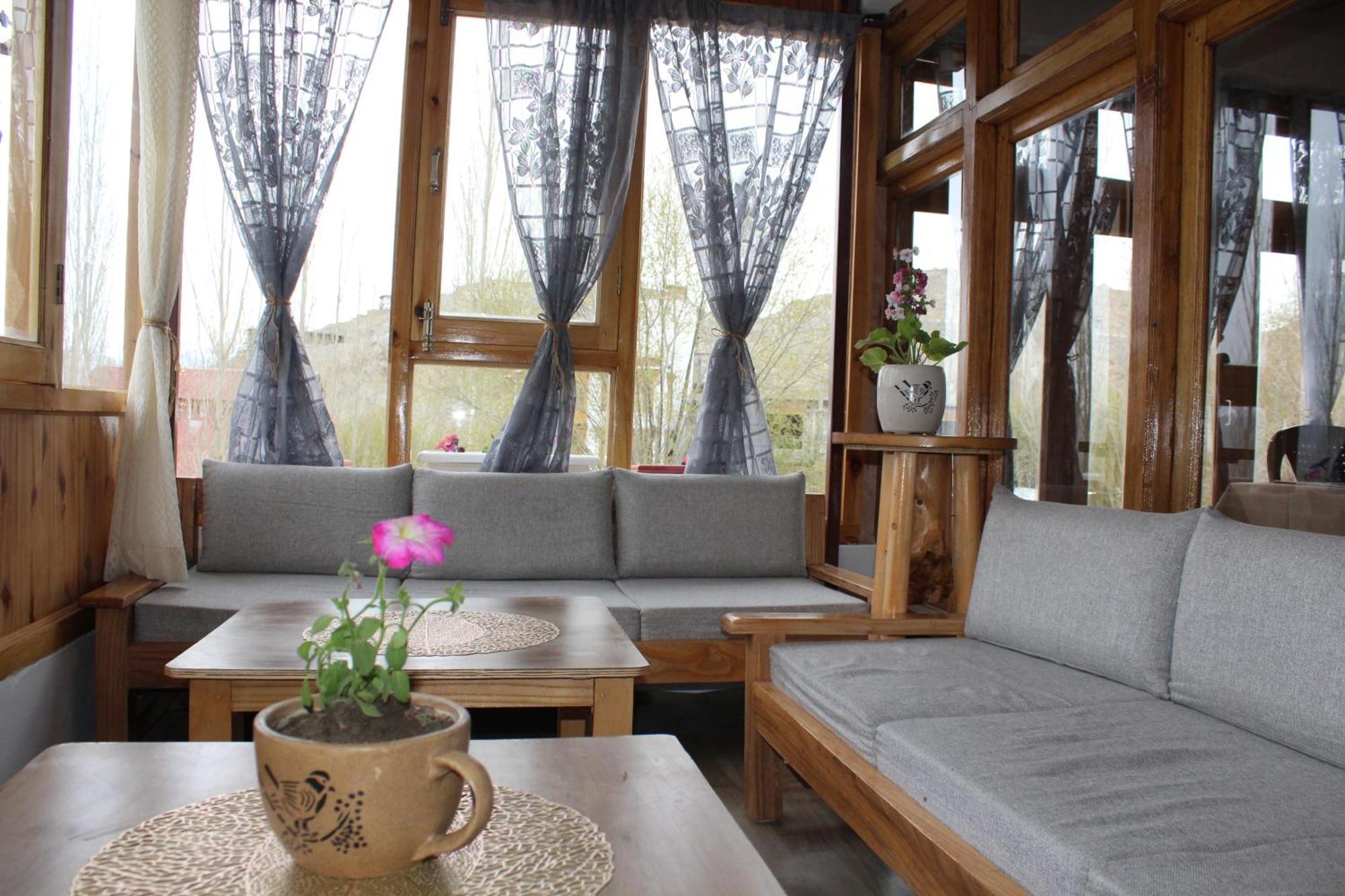 Karma Lodge Leh Exteriör bild